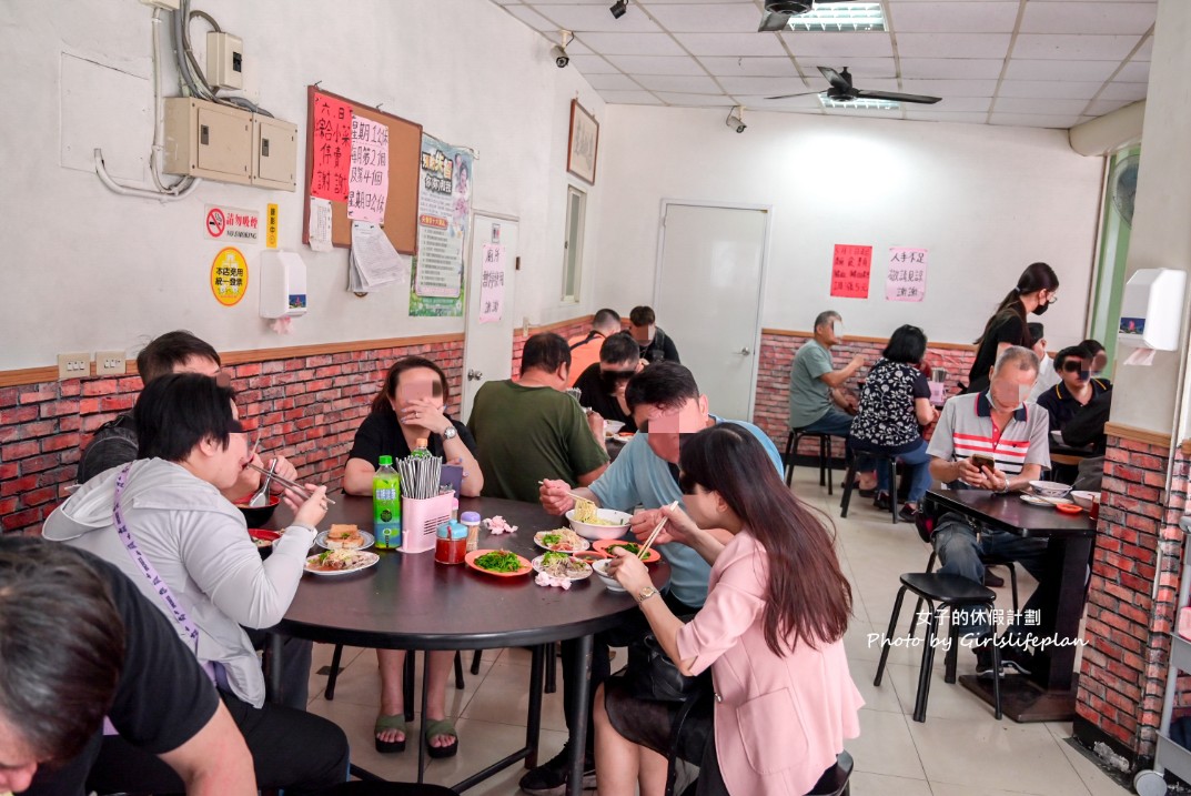 鄭記豬母切仔麵｜無菜單小吃店老顧客都點滿滿一桌小菜才過癮 @女子的休假計劃