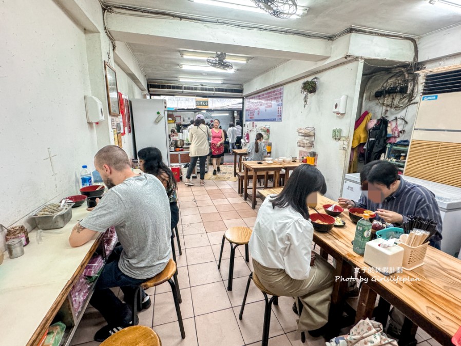 成都抄手麵食(城中市場)｜在地超過30年，每日現包紅油炒手人氣必吃(菜單) @女子的休假計劃
