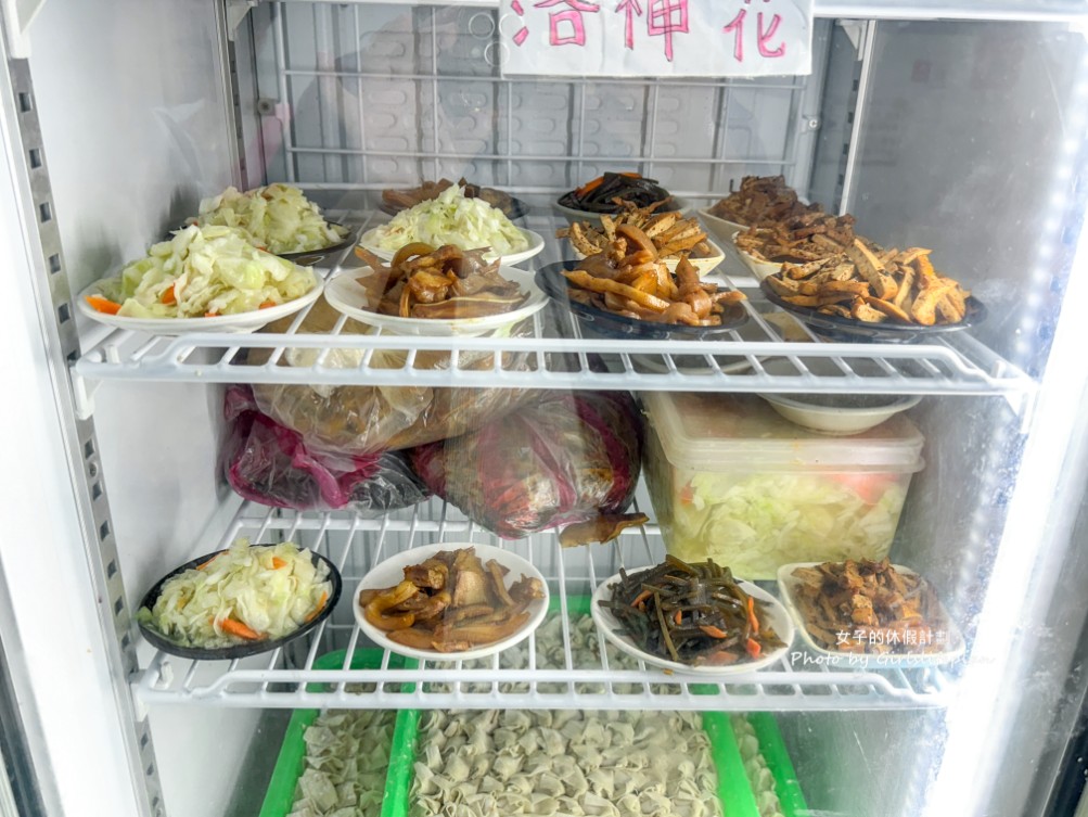 成都抄手麵食(城中市場)｜在地超過30年，每日現包紅油炒手人氣必吃(菜單) @女子的休假計劃