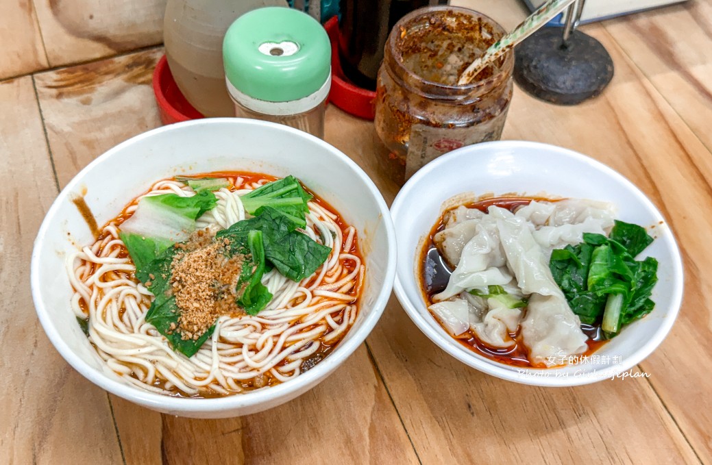 成都抄手麵食(城中市場)｜在地超過30年，每日現包紅油炒手人氣必吃(菜單) @女子的休假計劃