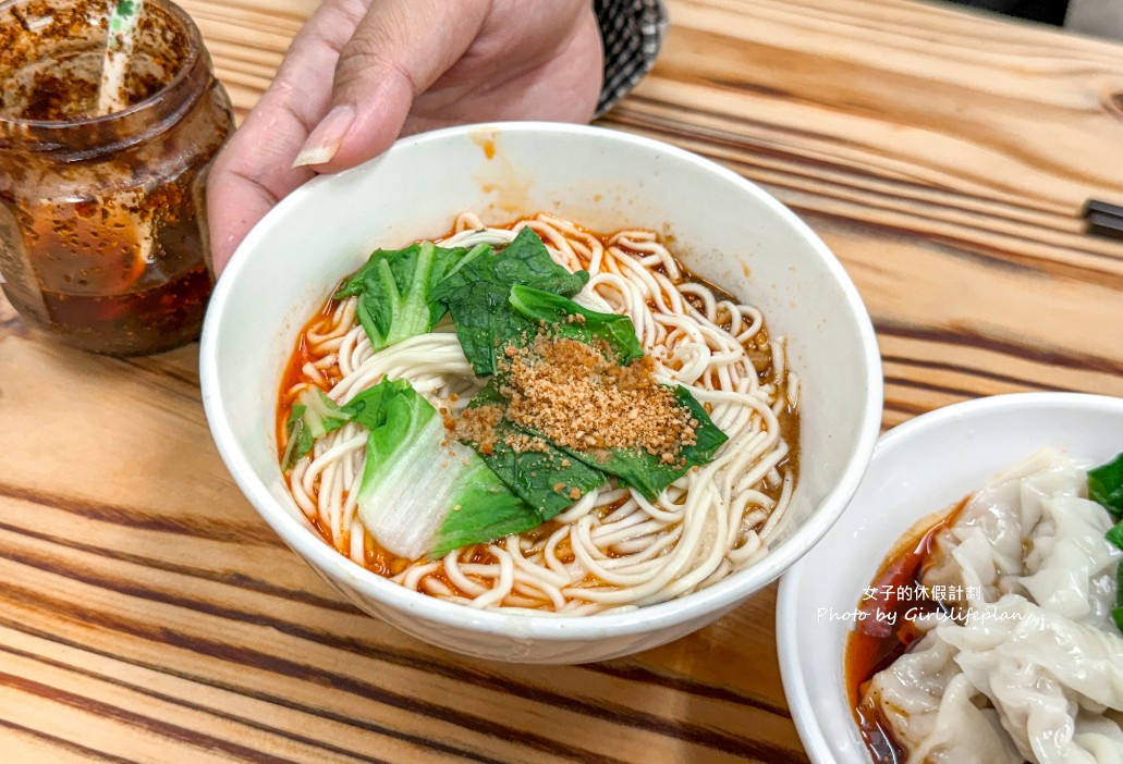 成都抄手麵食(城中市場)｜在地超過30年，每日現包紅油炒手人氣必吃(菜單) @女子的休假計劃