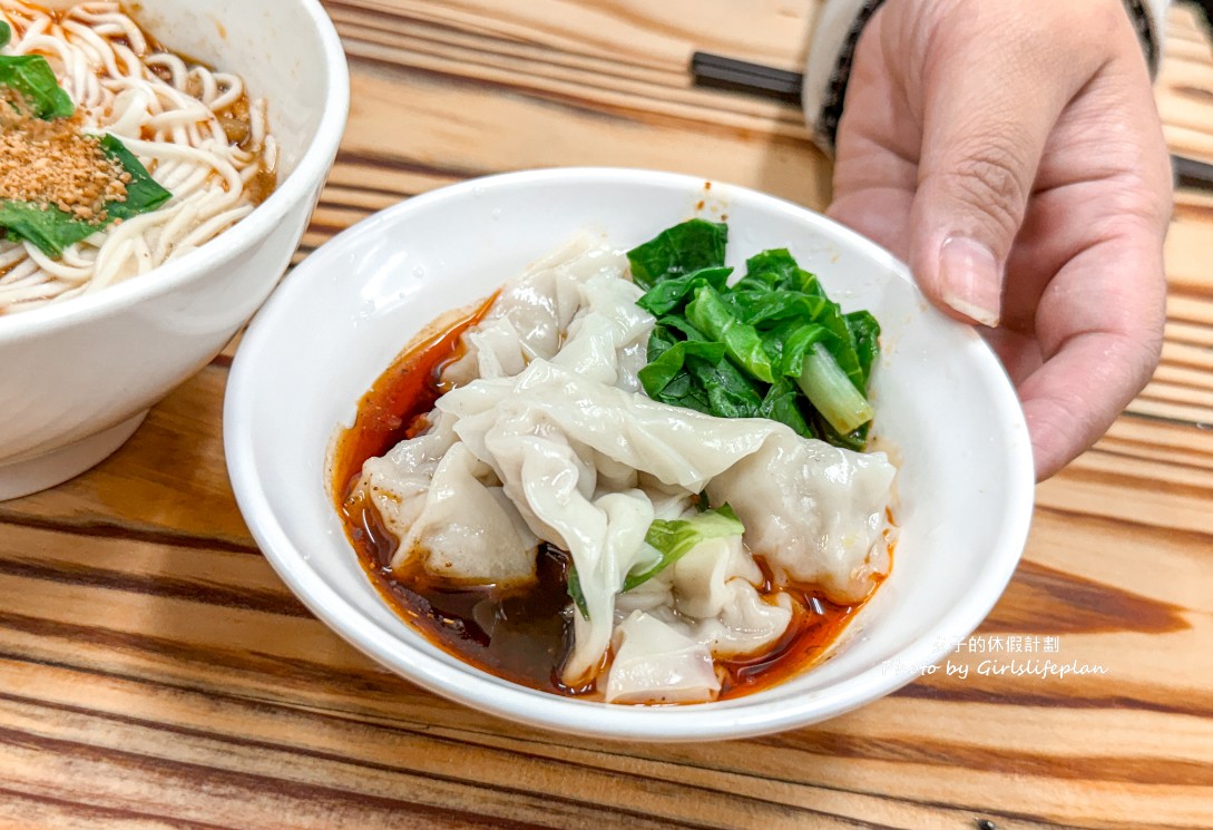 成都抄手麵食(城中市場)｜在地超過30年，每日現包紅油炒手人氣必吃(菜單) @女子的休假計劃