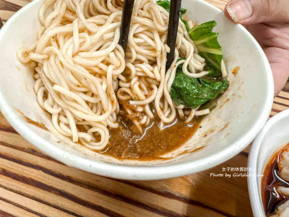 成都抄手麵食(城中市場)｜在地超過30年，每日現包紅油炒手人氣必吃(菜單) @女子的休假計劃