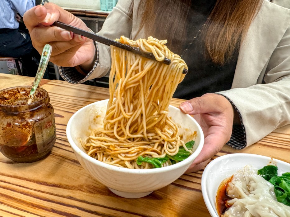 成都抄手麵食(城中市場)｜在地超過30年，每日現包紅油炒手人氣必吃(菜單) @女子的休假計劃