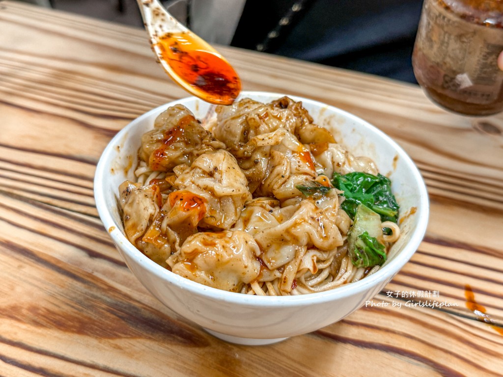 成都抄手麵食(城中市場)｜在地超過30年，每日現包紅油炒手人氣必吃(菜單) @女子的休假計劃