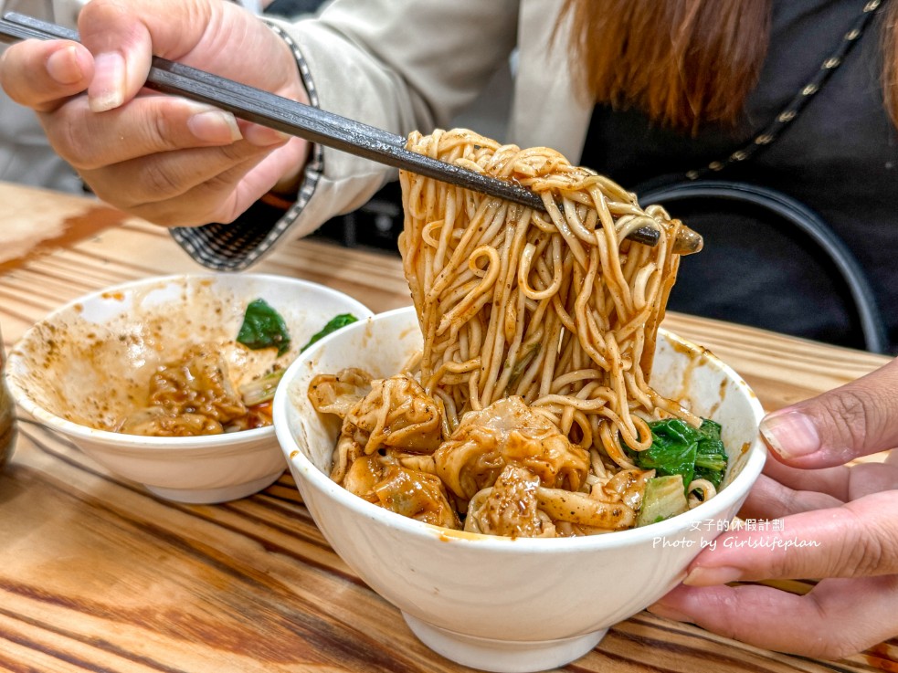 成都抄手麵食(城中市場)｜在地超過30年，每日現包紅油炒手人氣必吃(菜單) @女子的休假計劃