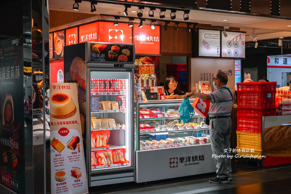 里洋烘焙(微風北車門市)｜在地20年人氣麵包店，蛋黃酥中秋禮盒推薦 @女子的休假計劃
