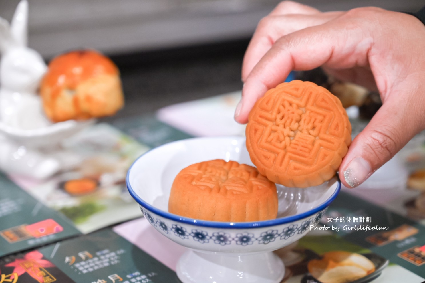里洋烘焙(微風北車門市)｜在地20年人氣麵包店，蛋黃酥中秋禮盒推薦 @女子的休假計劃