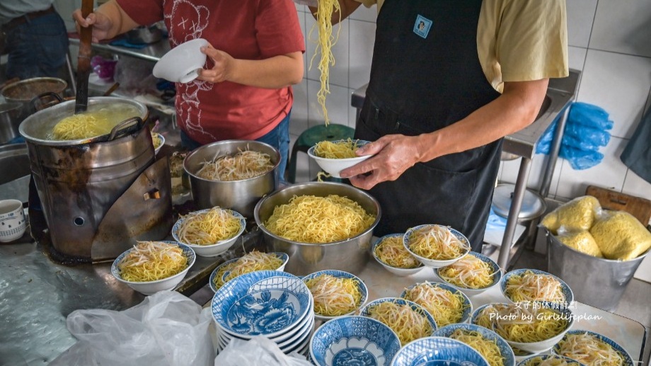 阿坤麵｜五連霸米其林推薦在地超過50年大份量美食(菜單) @女子的休假計劃
