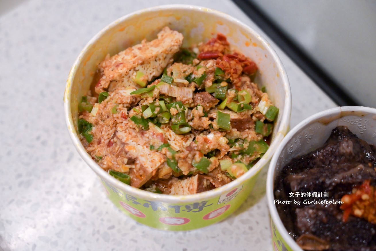 方臉師傅蒜香豆干｜一咬就大爆汁超好吃還可以免費加醬(外帶) @女子的休假計劃