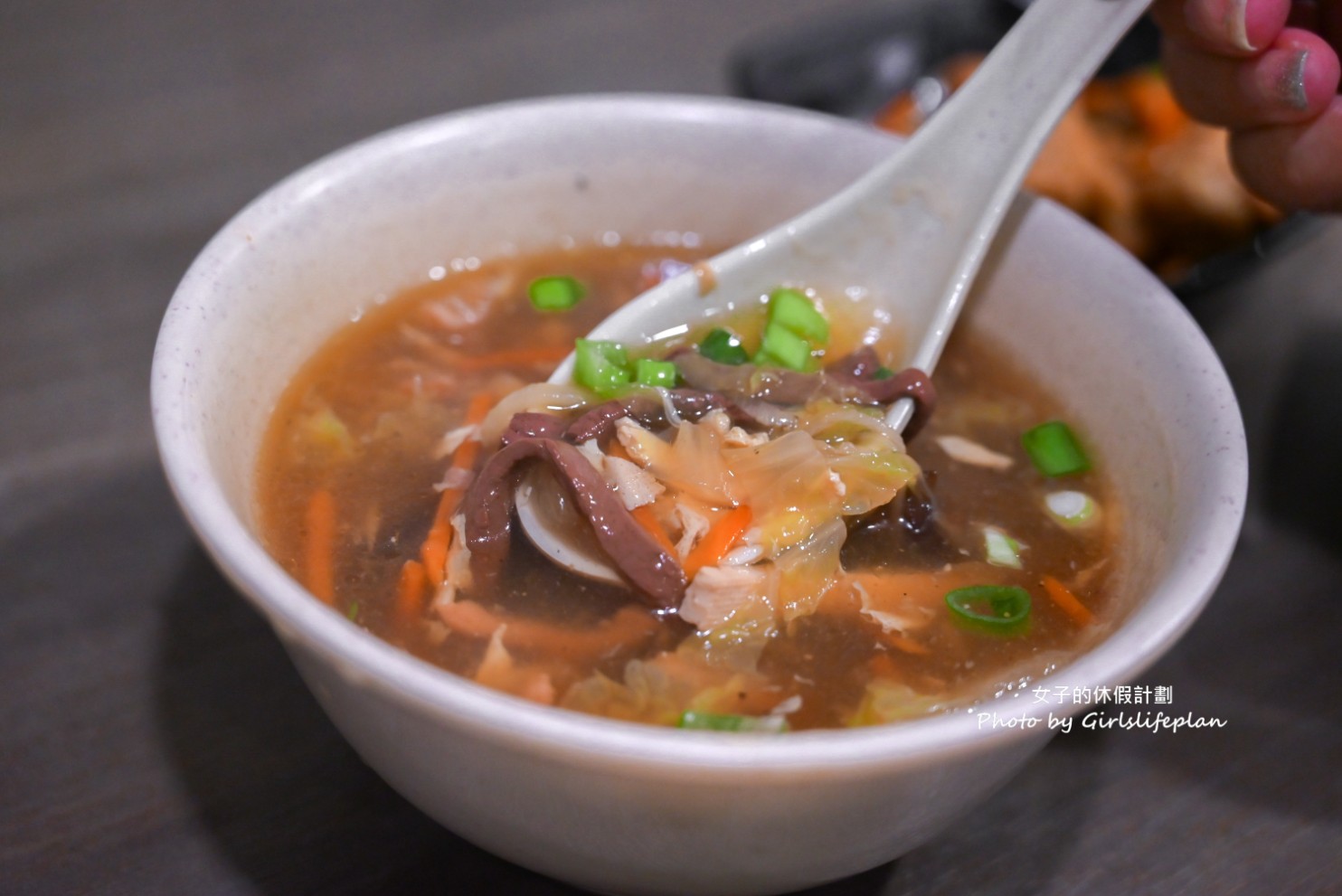 犂園湯包館｜號稱全台首創羅勒鮮蚵湯包口味(菜單) @女子的休假計劃