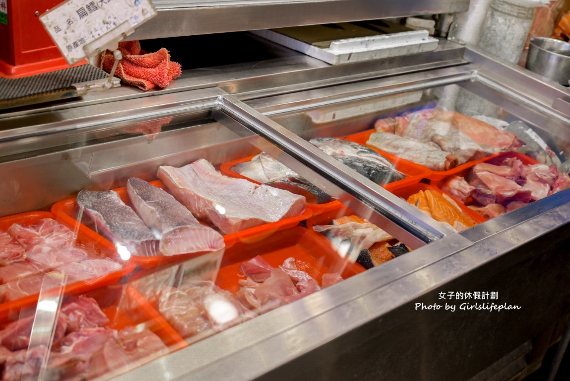 中央市場葉氏海鮮｜超人氣生魚片專賣店價位150元起(菜單) @女子的休假計劃