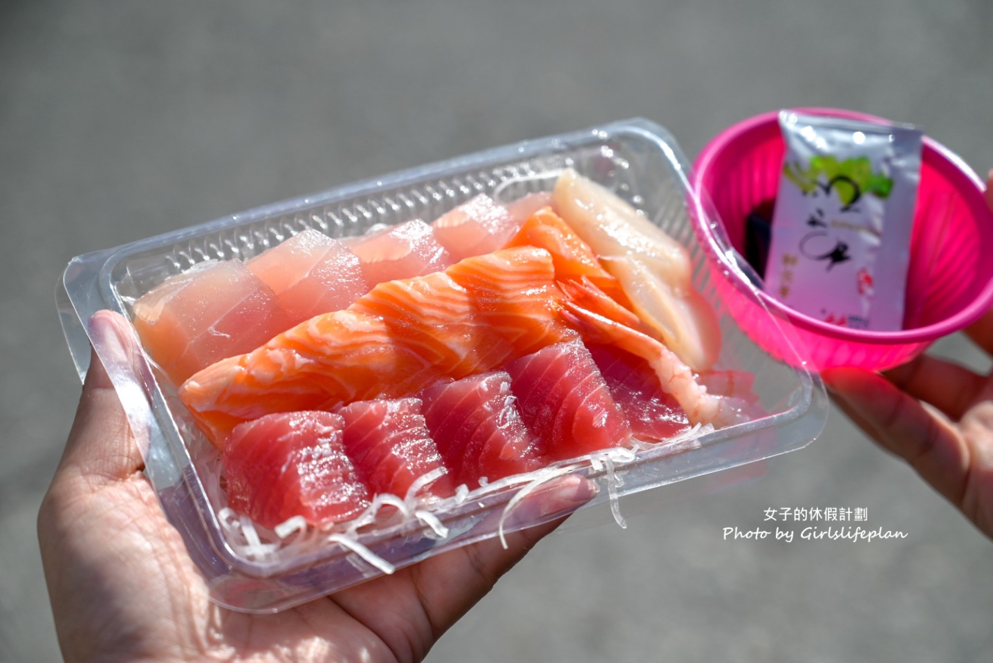 中央市場葉氏海鮮｜超人氣生魚片專賣店價位150元起(菜單) @女子的休假計劃