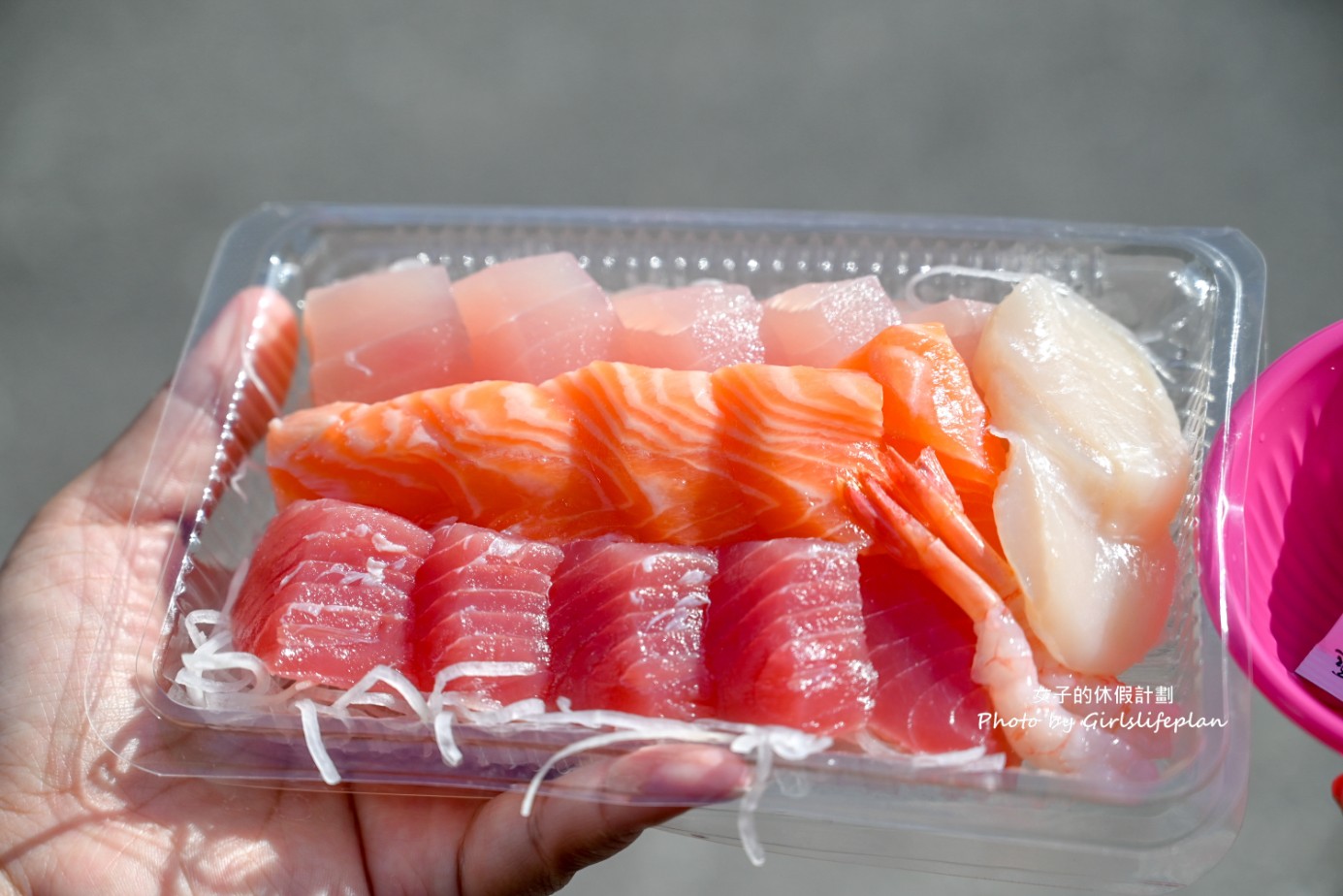 中央市場葉氏海鮮｜超人氣生魚片專賣店價位150元起(菜單) @女子的休假計劃