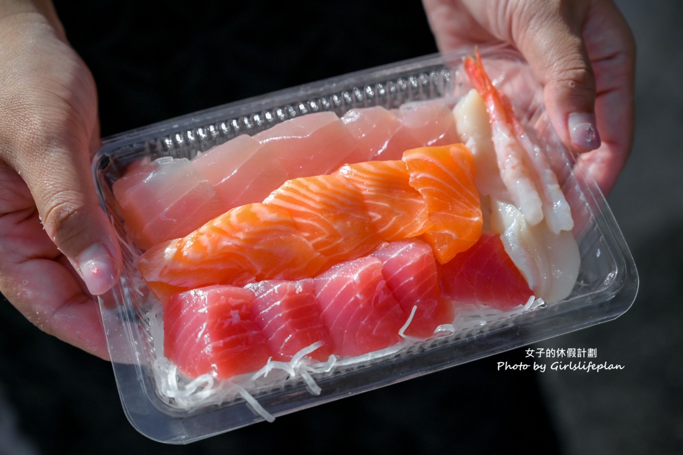 中央市場葉氏海鮮｜超人氣生魚片專賣店價位150元起(菜單) @女子的休假計劃