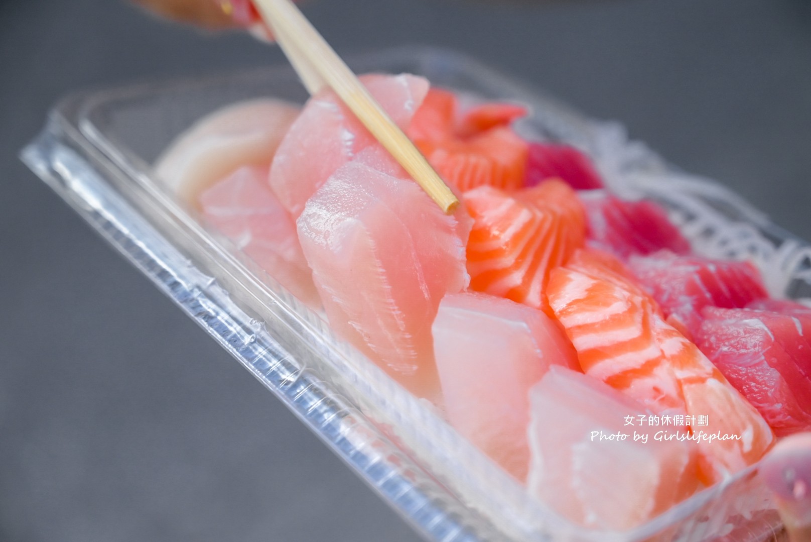 中央市場葉氏海鮮｜超人氣生魚片專賣店價位150元起(菜單) @女子的休假計劃