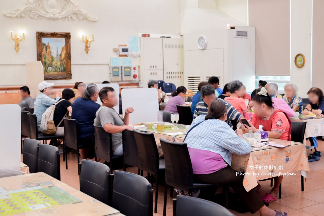 貴族世家台東店｜網友大推號稱全台最強，自助吧吃到飽只要380元不收服務費 @女子的休假計劃