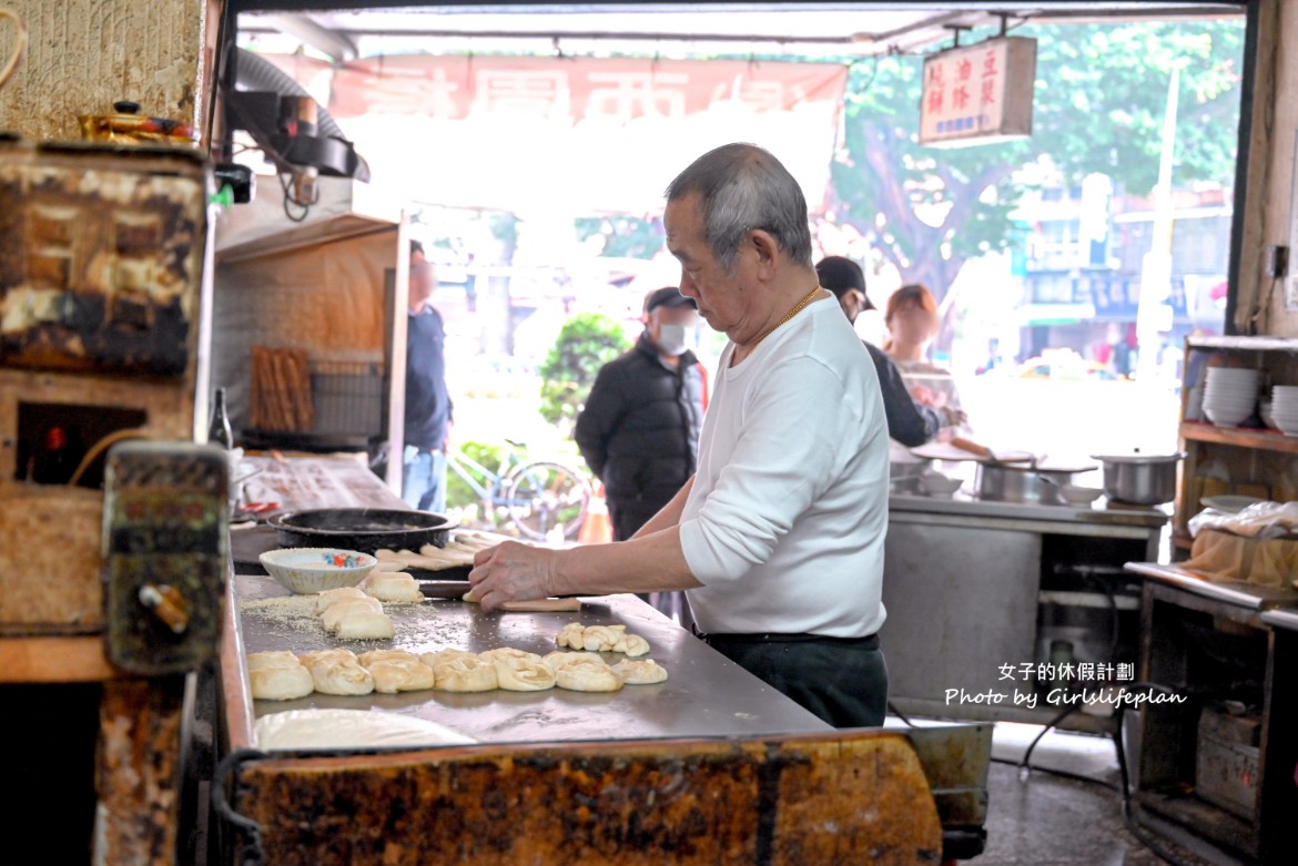 原西園橋下燒餅油條｜萬華排隊美食開業超過70年老店(菜單) @女子的休假計劃