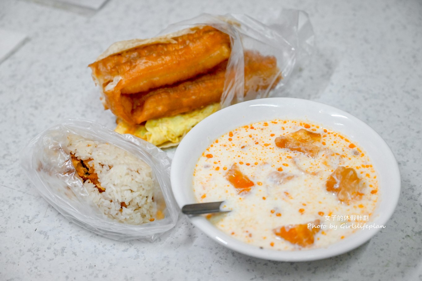 原西園橋下燒餅油條｜萬華排隊美食開業超過70年老店(菜單) @女子的休假計劃