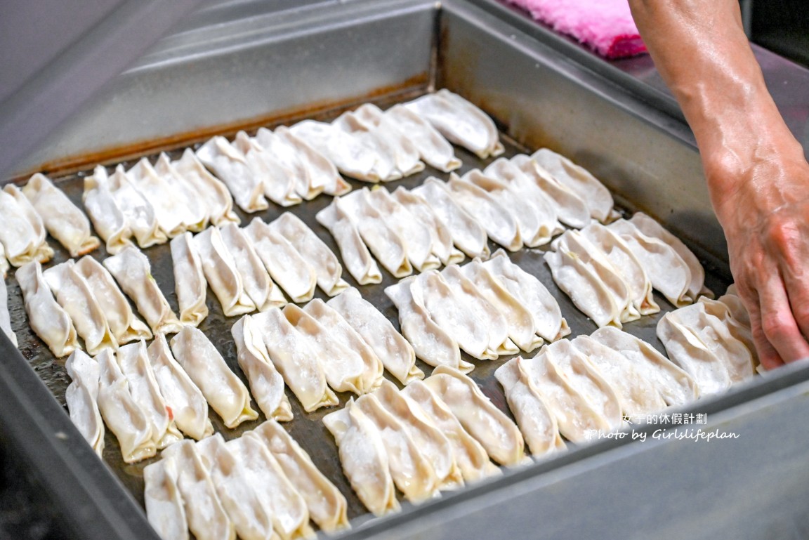 張記鍋貼牛肉麵｜皮薄酥脆6元鍋貼紅到日本人來拜師學藝(菜單) @女子的休假計劃