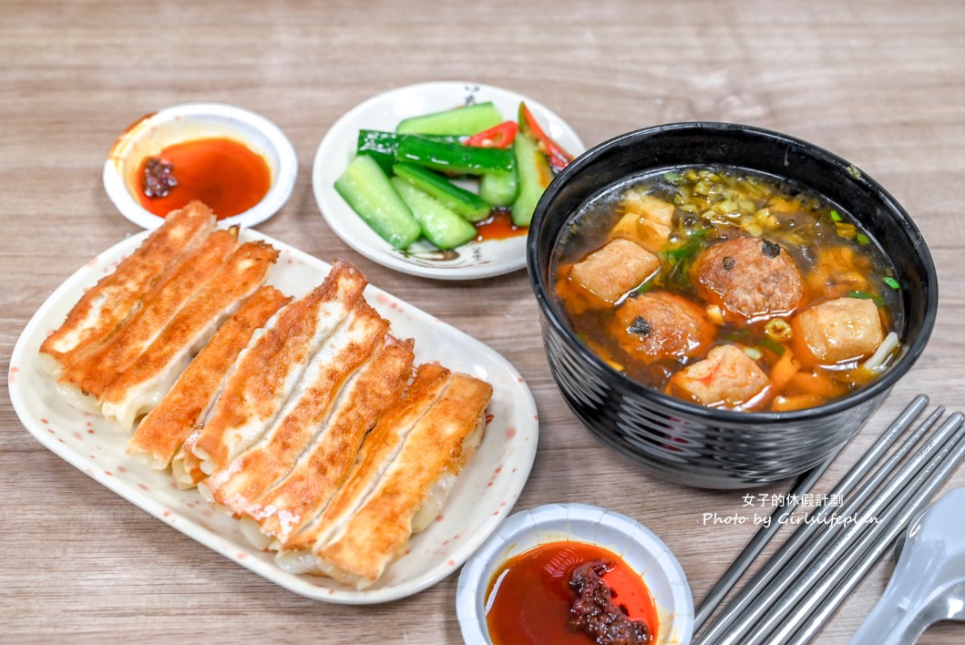 張記鍋貼牛肉麵｜皮薄酥脆6元鍋貼紅到日本人來拜師學藝(菜單) @女子的休假計劃
