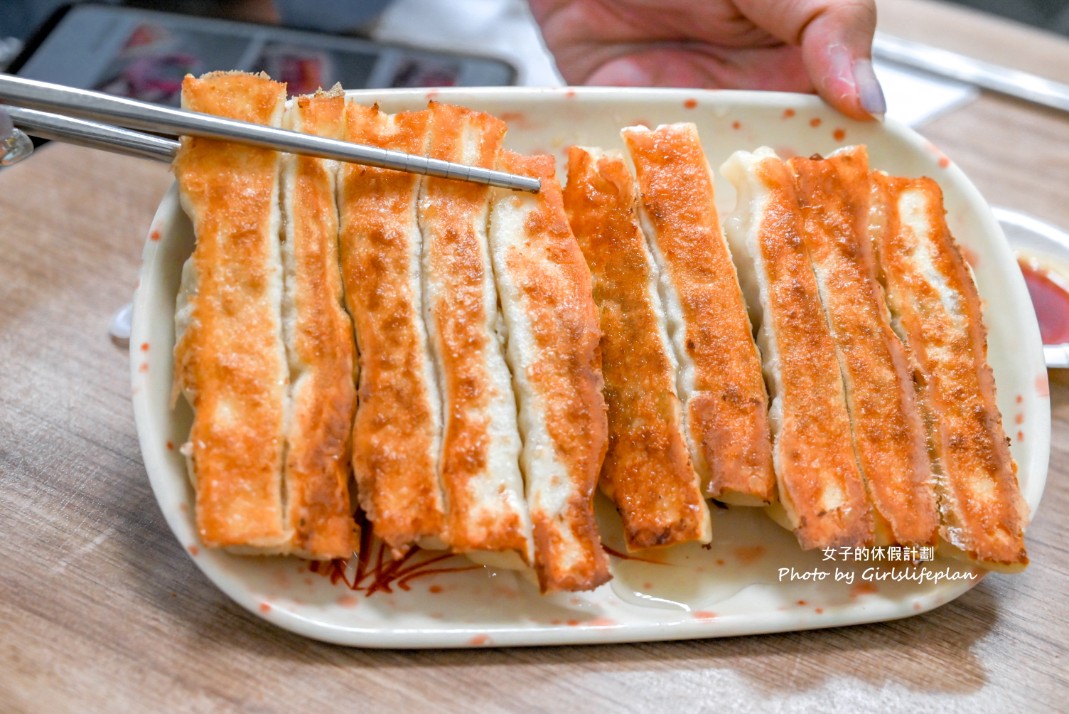 張記鍋貼牛肉麵｜皮薄酥脆6元鍋貼紅到日本人來拜師學藝(菜單) @女子的休假計劃