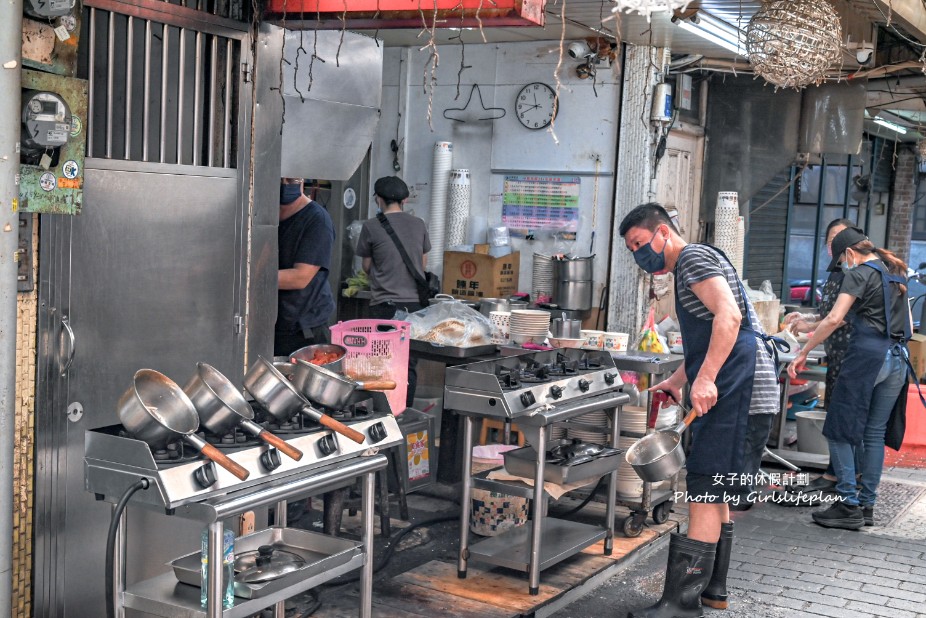 龍記搶鍋麵｜西門美食40年人氣老店，加大蒜更好吃(菜單) @女子的休假計劃