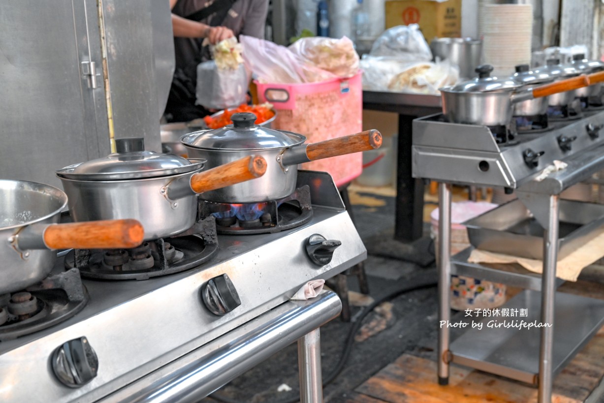 龍記搶鍋麵｜西門美食40年人氣老店，加大蒜更好吃(菜單) @女子的休假計劃