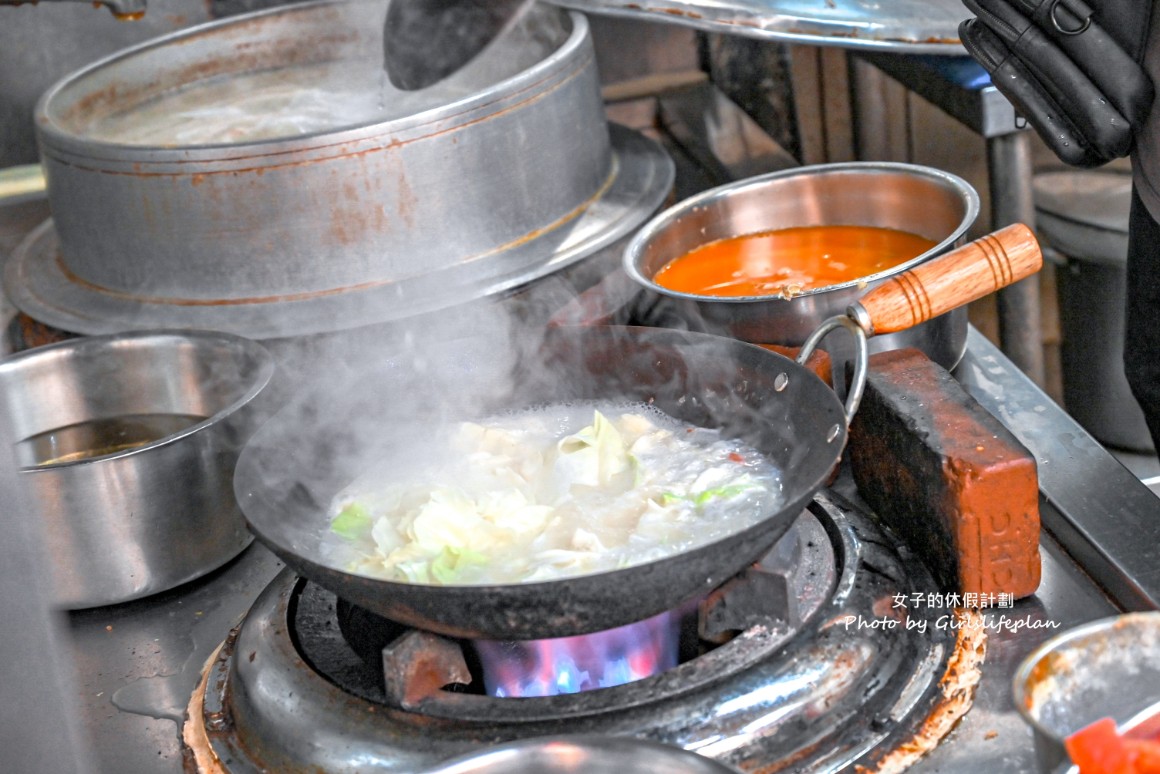 龍記搶鍋麵｜西門美食40年人氣老店，加大蒜更好吃(菜單) @女子的休假計劃