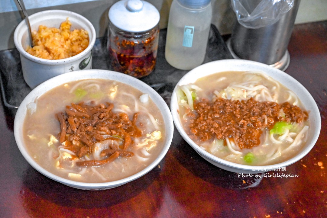 龍記搶鍋麵｜西門美食40年人氣老店，加大蒜更好吃(菜單) @女子的休假計劃