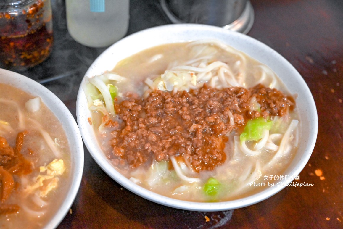 龍記搶鍋麵｜西門美食40年人氣老店，加大蒜更好吃(菜單) @女子的休假計劃