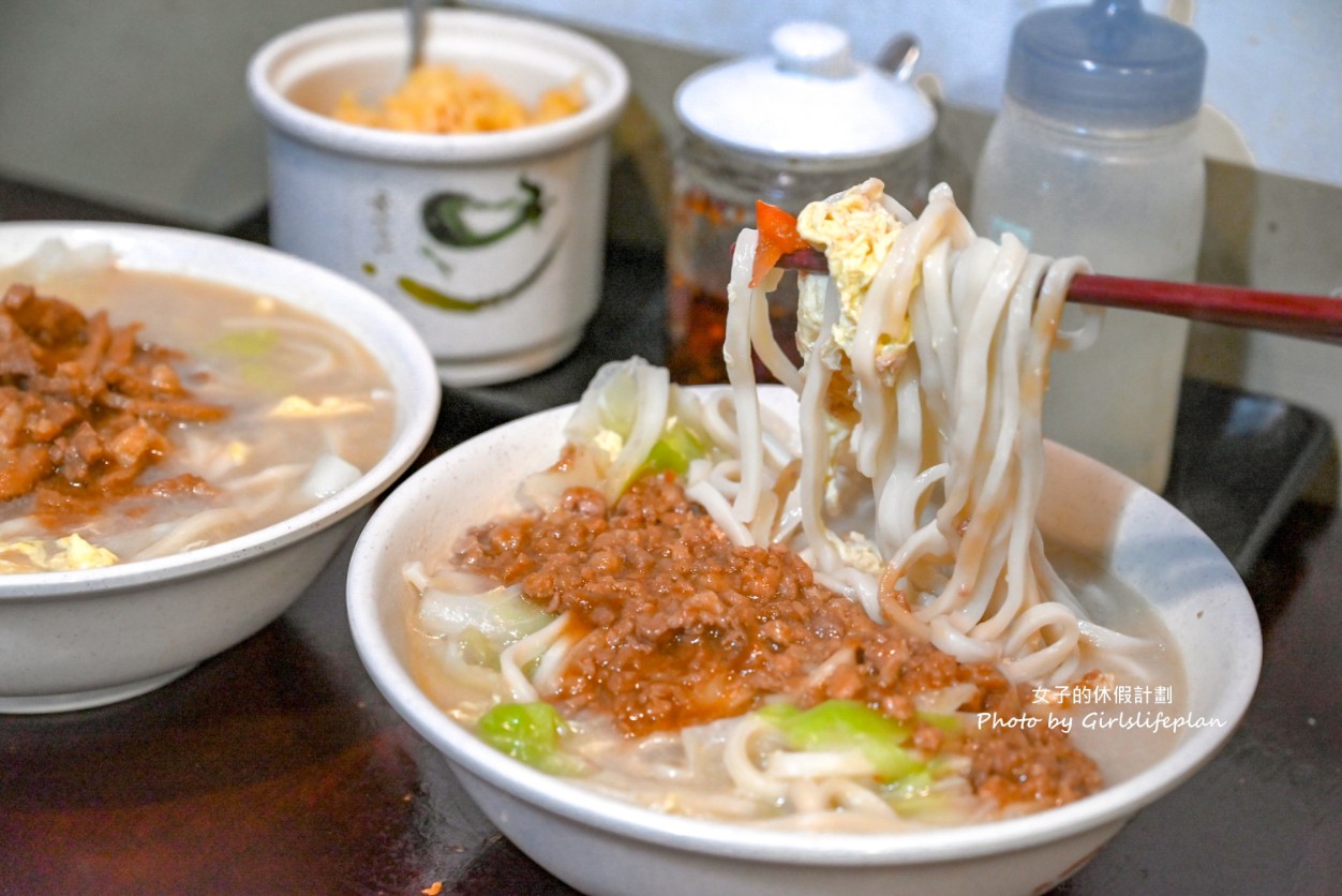 龍記搶鍋麵｜西門美食40年人氣老店，加大蒜更好吃(菜單) @女子的休假計劃