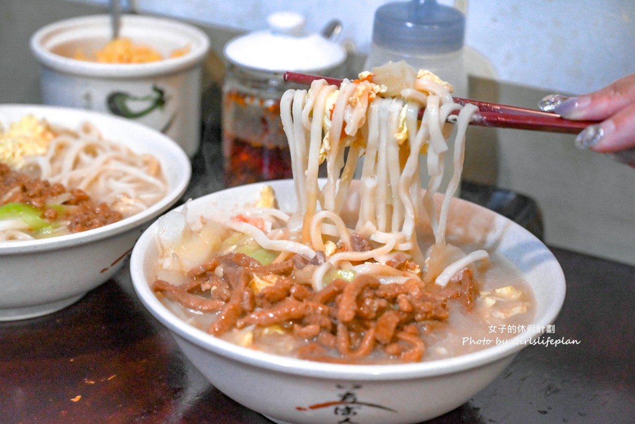 龍記搶鍋麵｜西門美食40年人氣老店，加大蒜更好吃(菜單) @女子的休假計劃