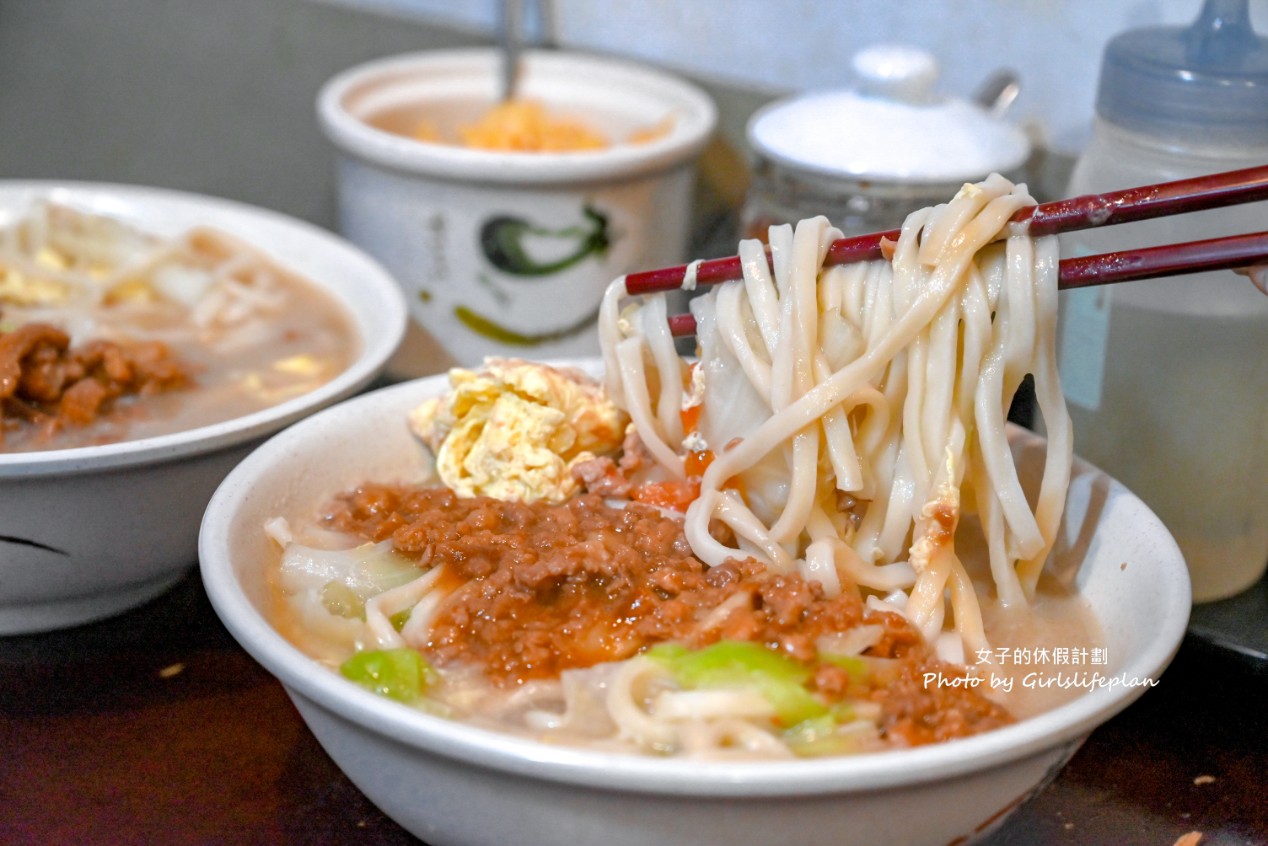 龍記搶鍋麵｜西門美食40年人氣老店，加大蒜更好吃(菜單) @女子的休假計劃