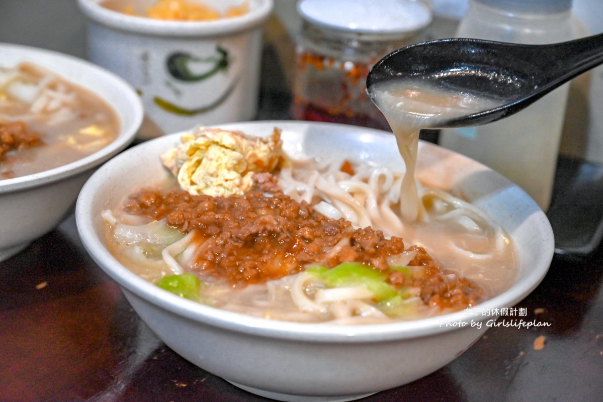 龍記搶鍋麵｜西門美食40年人氣老店，加大蒜更好吃(菜單) @女子的休假計劃