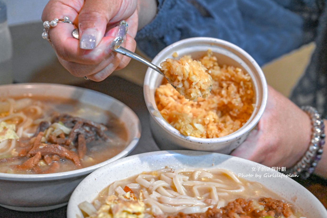 龍記搶鍋麵｜西門美食40年人氣老店，加大蒜更好吃(菜單) @女子的休假計劃