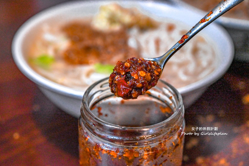 龍記搶鍋麵｜西門美食40年人氣老店，加大蒜更好吃(菜單) @女子的休假計劃