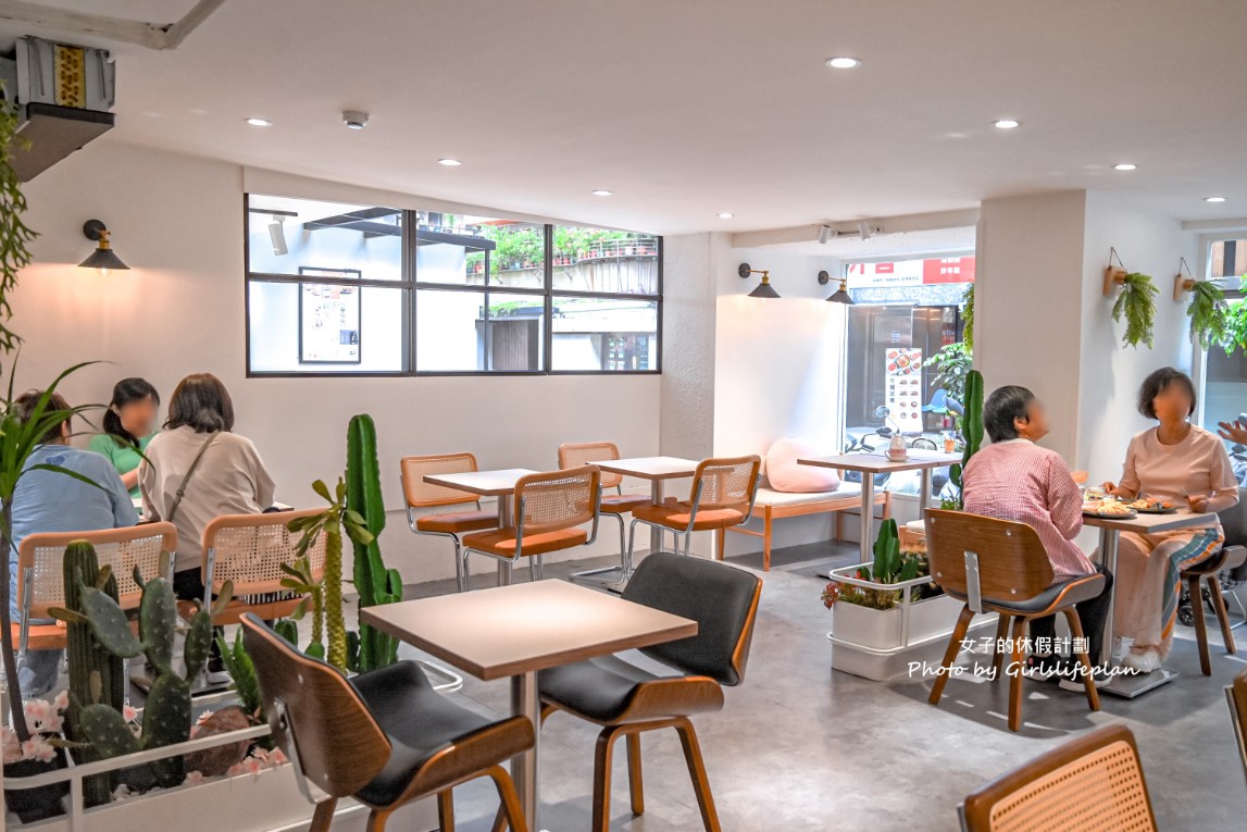 At.First_More早寓｜東區人氣大份量早午餐寵物友善餐廳(菜單) @女子的休假計劃