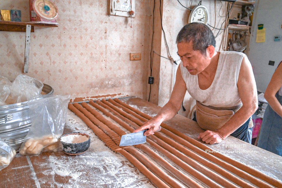 船長包子饅頭｜嘉義在地人下午茶小點心包子5元，小白饅頭2.5元(菜單) @女子的休假計劃