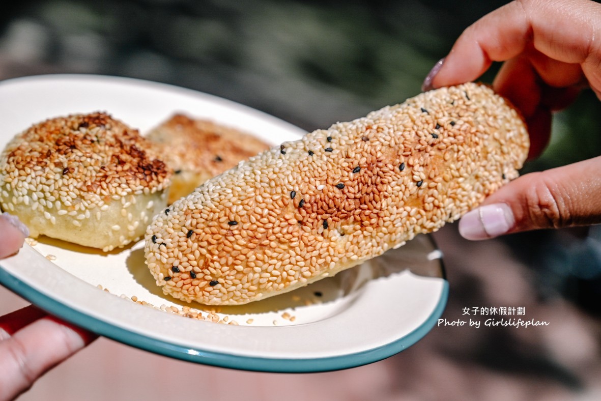 盛味豐炭烤燒餅｜人氣排隊美食老麵發酵碳烤三星蔥燒餅(菜單) @女子的休假計劃