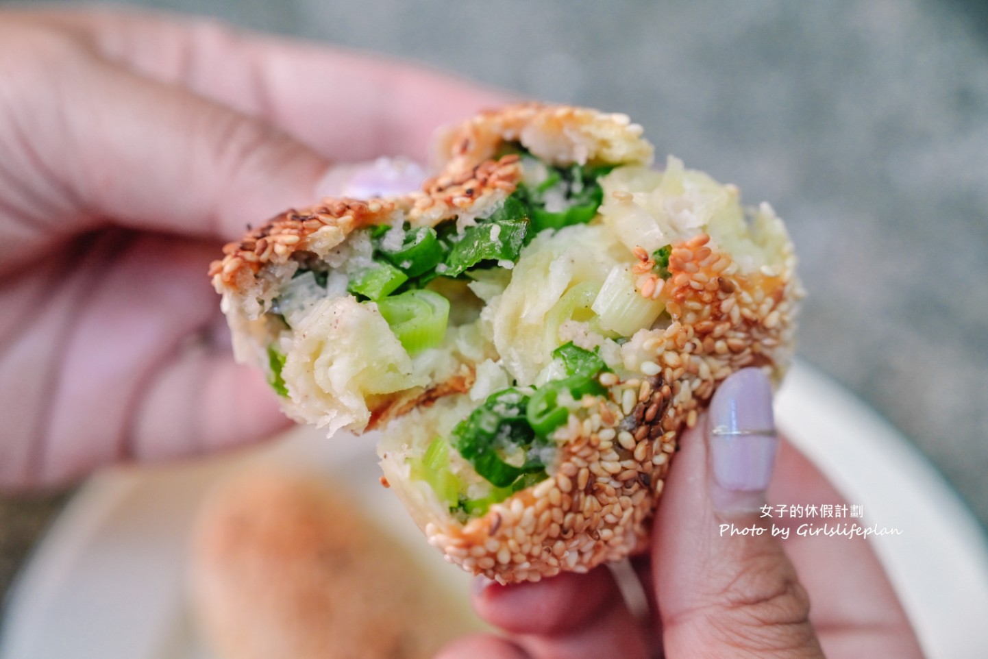 盛味豐炭烤燒餅｜人氣排隊美食老麵發酵碳烤三星蔥燒餅(菜單) @女子的休假計劃