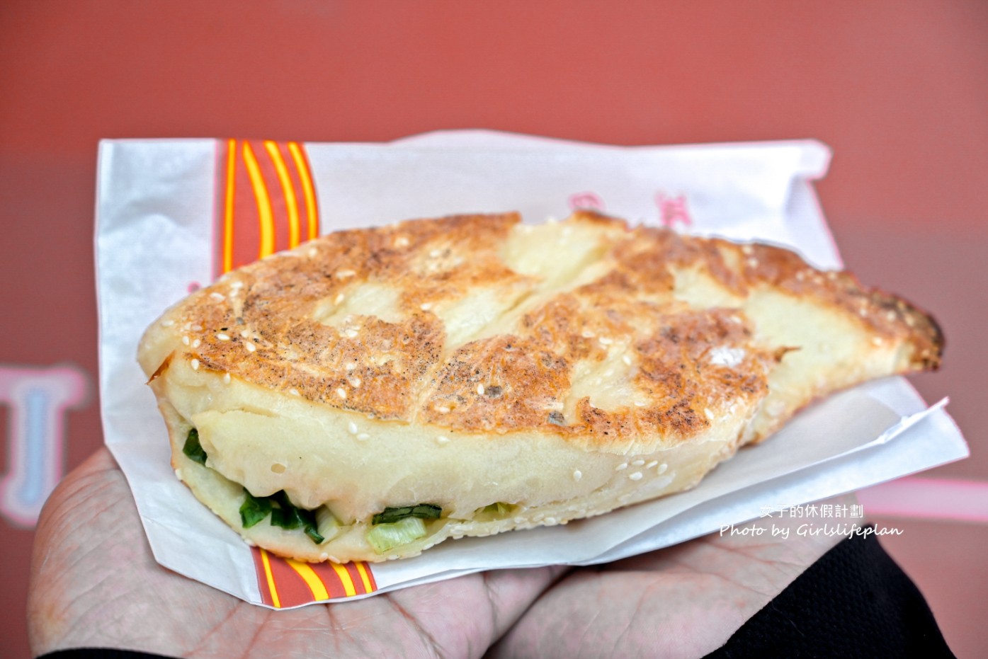 盛味豐炭烤燒餅｜人氣排隊美食老麵發酵碳烤三星蔥燒餅(菜單) @女子的休假計劃