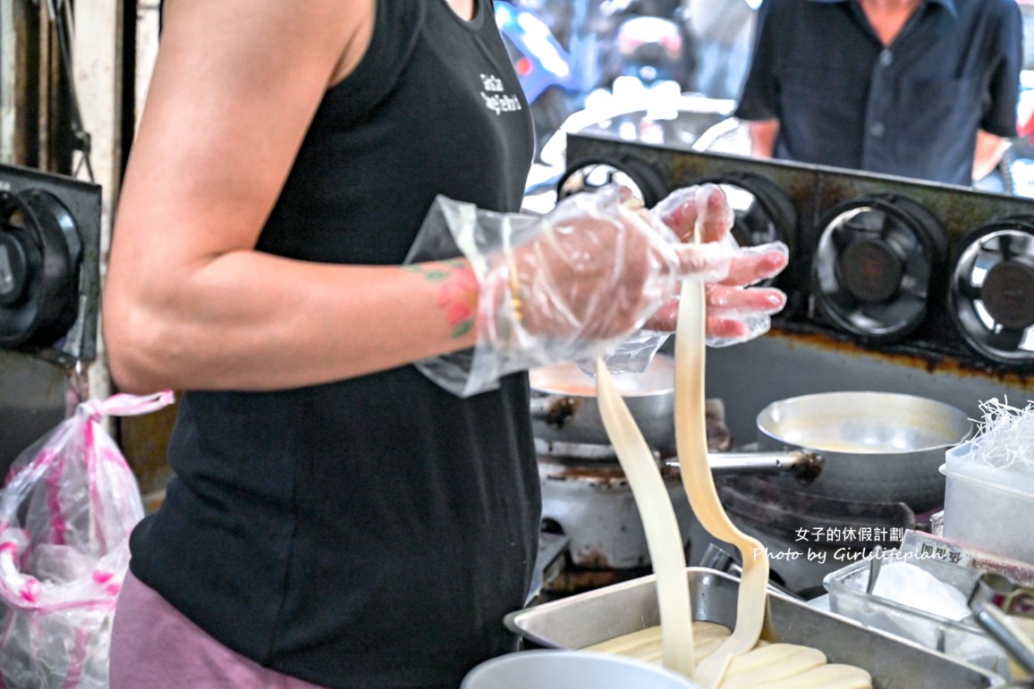 火紅手桿麵｜現場手工扯麵還沒開店就在排隊拿號碼牌(菜單) @女子的休假計劃