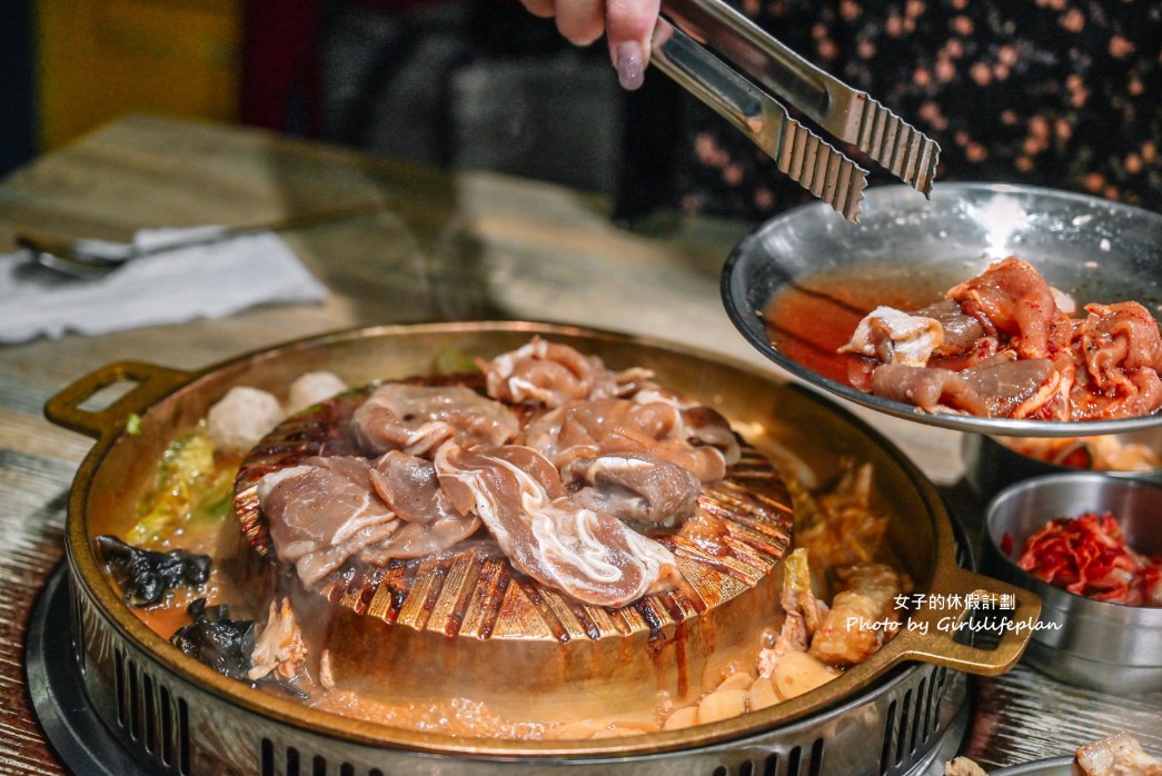 阿豬嘻烤肉村西門店｜銅盤烤肉加部隊鍋只要488元吃到飽(菜單) @女子的休假計劃
