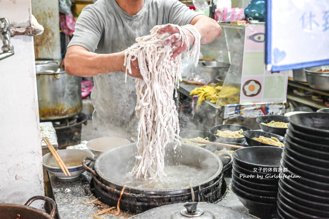 王家刀切麵｜主打大份量，牛肉麵和豬腳乾麵大推 @女子的休假計劃