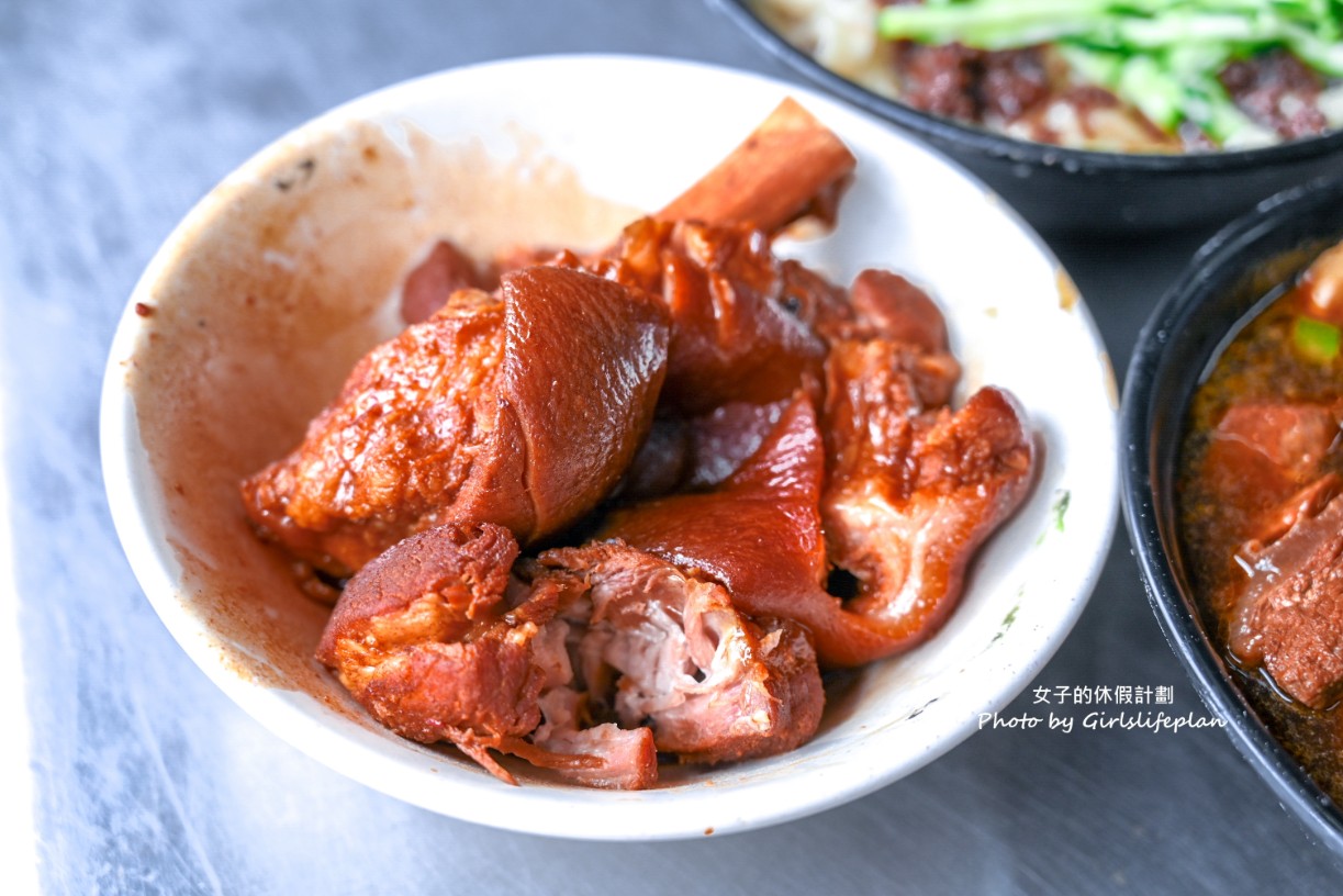 王家刀切麵｜主打大份量，牛肉麵和豬腳乾麵大推 @女子的休假計劃