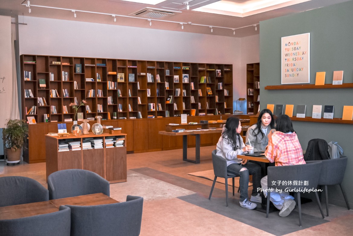 咖啡名家｜大邱咖啡廳커피명가半月堂站，櫻花樹下草莓蛋糕(菜單) @女子的休假計劃