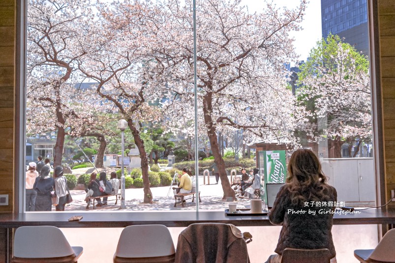 咖啡名家｜大邱咖啡廳커피명가半月堂站，櫻花樹下草莓蛋糕(菜單) @女子的休假計劃