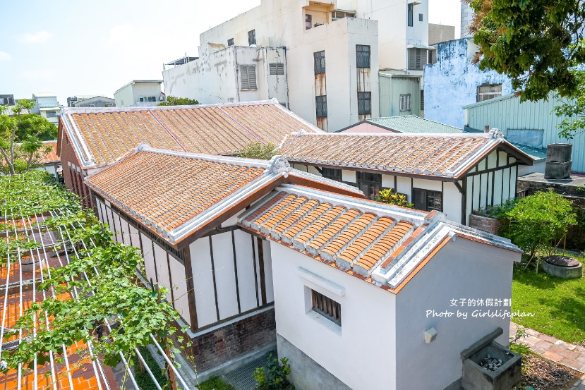 星巴克嘉義新港門市(培桂堂內)｜隱藏版玻璃屋隱身博士窩古蹟 @女子的休假計劃