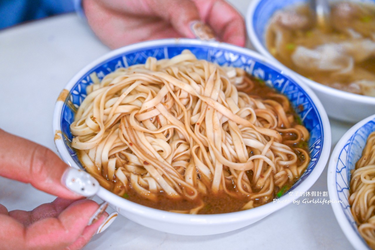 復興路炸醬麵｜在地人氣排隊美食，千萬別挑戰大碗(菜單) @女子的休假計劃